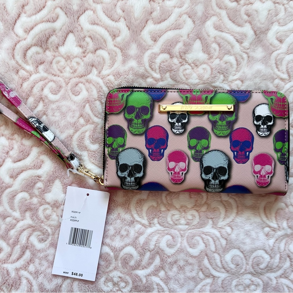 Betsey Johnson Zip Around Wristlet Wallet Skull Print - NEW WITH TAGS!!